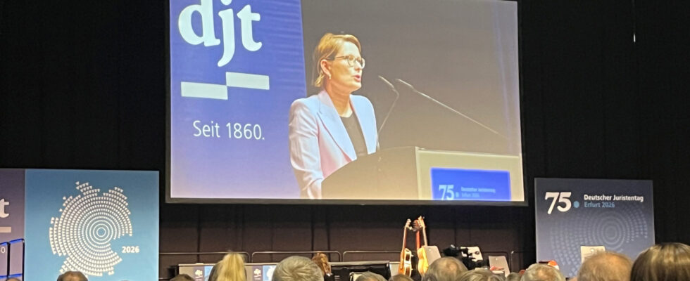 Bundesjustizministerin Stefanie Hubig: Anerkennende, aber auch mahnende Worte auf dem 75. Deutschen Juristentag