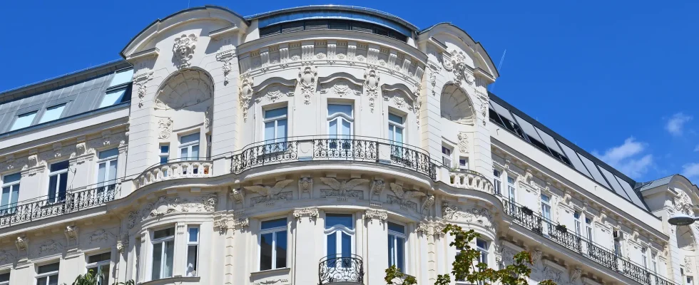 altes Haus in Wien Mit der Reform des WEG besteht die Hoffnung, den Modernisierungsstau in vielen Gemeinschaften aufzubrechen und Konfliktpotentiale zwischen den Wohnungseigentümern aufzulösen. | © photo 5000 - stock.adobe.com