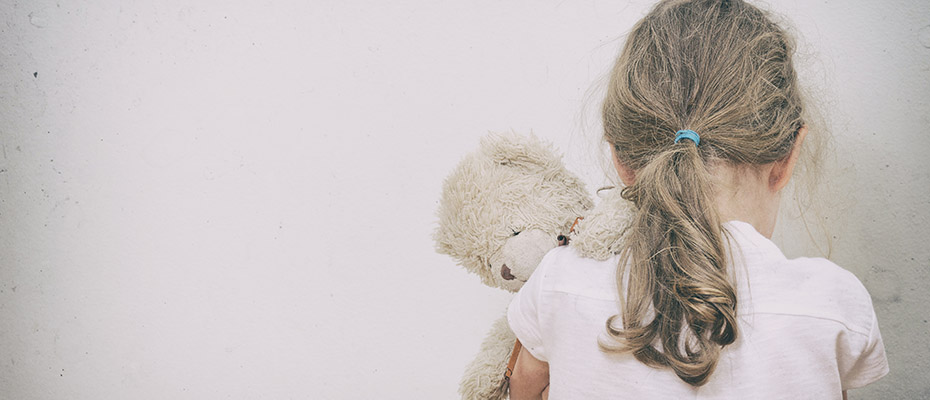 •	Opfer von sexuellem Missbrauch möchten oft weiterhin in ihrem Familienverbund leben.  | © M-Production - stock.adobe.com